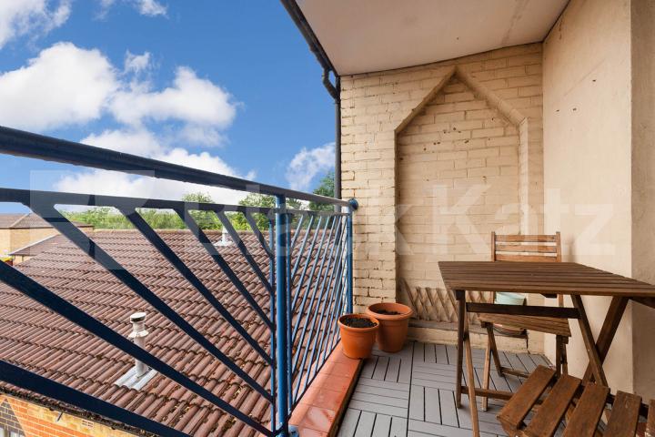  large one double bedroom flat set on top floor a private purpose built block Warltersville Road, Archway / Crouch Hill